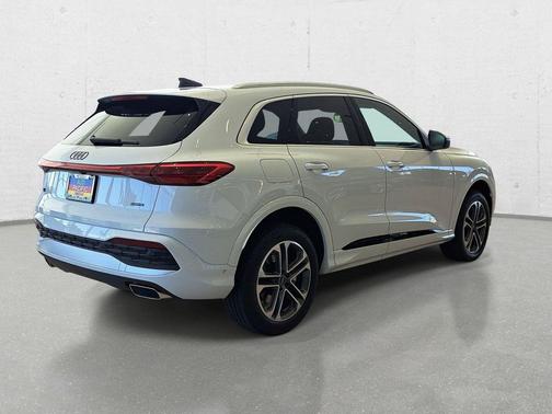 Glacier White Metallic 2026 Audi Q5 Premium Plus TFSI quattro S tronic