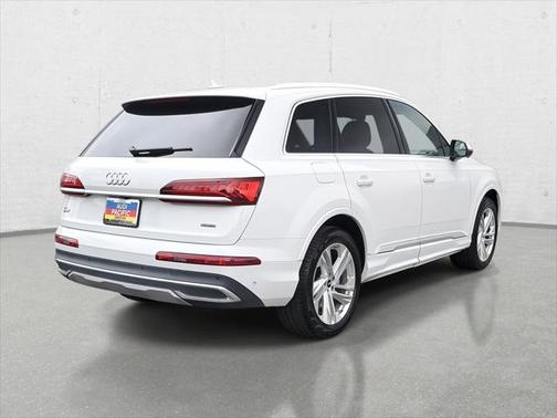 2023 Audi Q7 55 Premium Plus