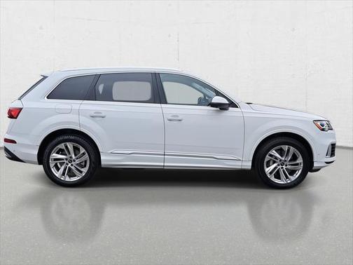 2023 Audi Q7 55 Premium Plus