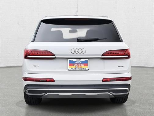 2023 Audi Q7 55 Premium Plus