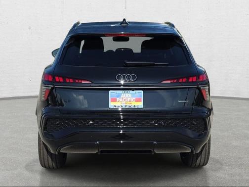 Mythos Black Metallic 2026 Audi Q3 TFSI quattro S tronic