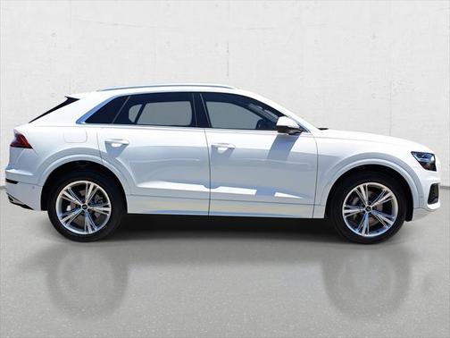 2022 Audi Q8 55 Premium