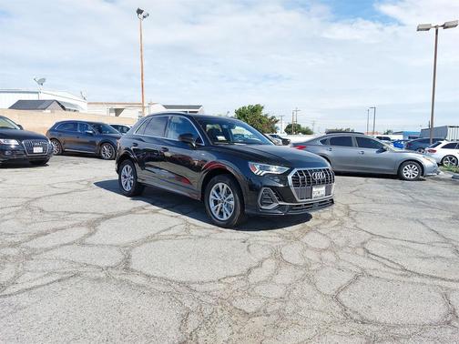 2025 Audi Q3 Premium 45 TFSI S line quattro Tiptronic