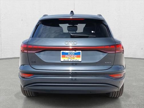 2025 Audi Q6 e-tron Premium quattro