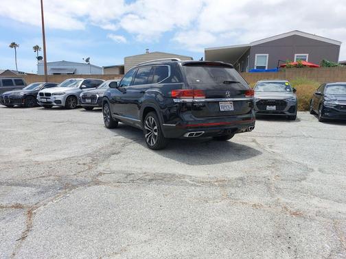 Deep Black Pearl 2022 Volkswagen Atlas 3.6L SEL Premium
