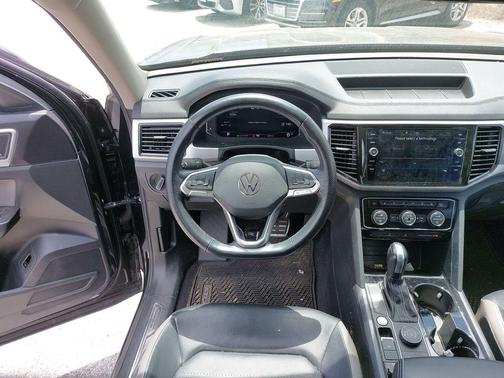 Deep Black Pearl 2022 Volkswagen Atlas 3.6L SEL Premium