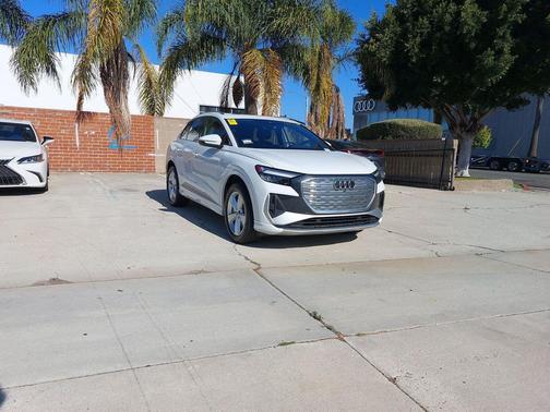 Glacier White Metallic 2023 Audi Q4 e-tron Premium 50 quattro