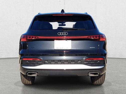 Mythos Black Metallic 2026 Audi Q5 Premium TFSI quattro S tronic