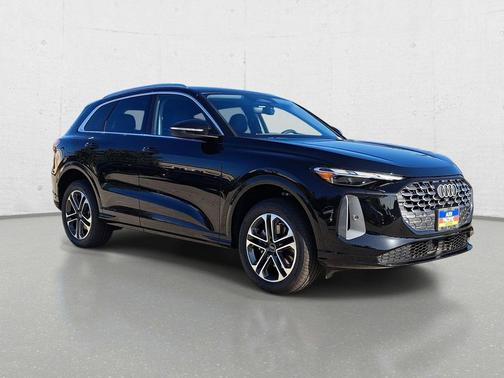 Mythos Black Metallic 2026 Audi Q5 Premium TFSI quattro S tronic