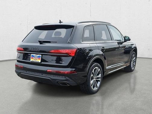 2026 Audi Q7 45 Premium