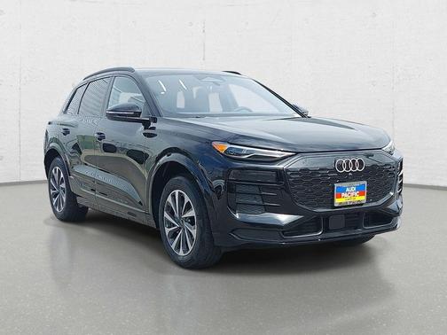 Mythos Black Metallic 2027 Audi Q6 e-tron Premium quattro