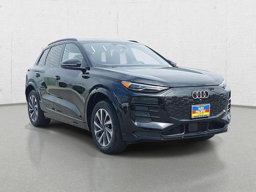 Mythos Black Metallic 2027 Audi Q6 e-tron Premium quattro