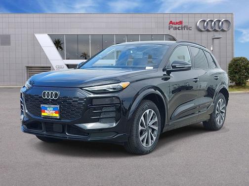 Mythos Black Metallic 2027 Audi Q6 e-tron Premium quattro