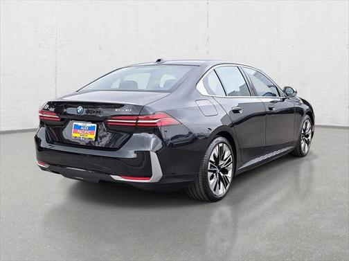 2025 BMW i5 xDrive40