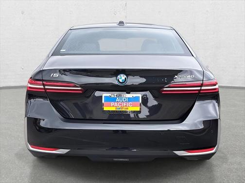 2025 BMW i5 xDrive40