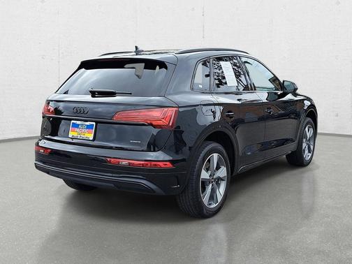 Mythos Black Metallic 2024 Audi Q5 40 Premium Plus