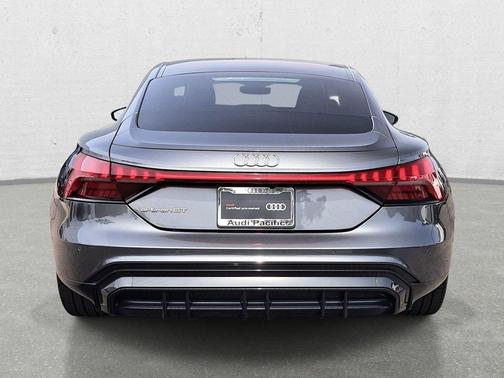 Daytona Gray Pearl Effect 2023 Audi e-tron GT Prestige quattro