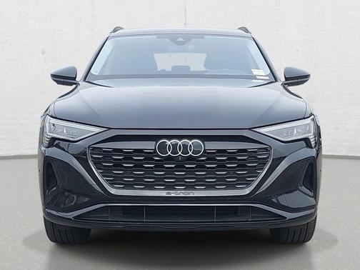 Mythos Black Metallic 2024 Audi Q8 e-tron Prestige