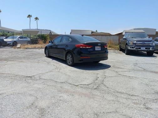 Phantom Black 2018 Hyundai ELANTRA SEL
