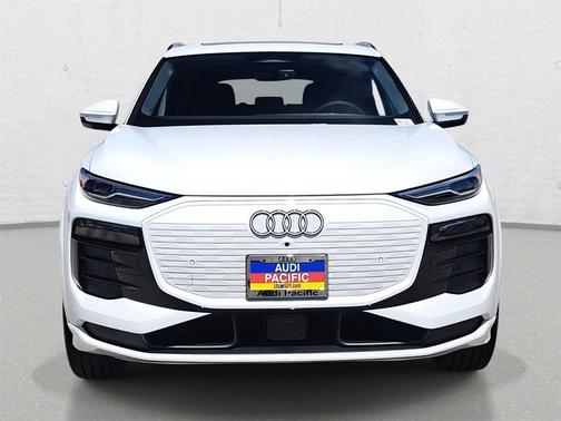 2025 Audi Q6 e-tron Premium quattro