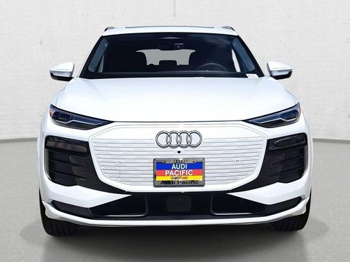 Glacier White Metallic 2025 Audi Q6 e-tron Premium quattro