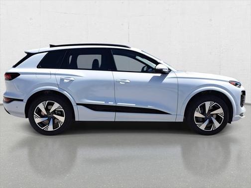 2025 Audi Q6 e-tron Premium quattro