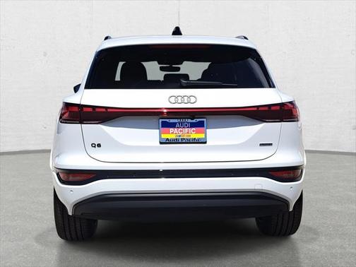 2025 Audi Q6 e-tron Premium quattro