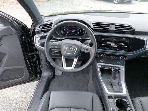 Mythos Black Metallic 2025 Audi Q3 Premium 45 TFSI S line quattro Tiptronic