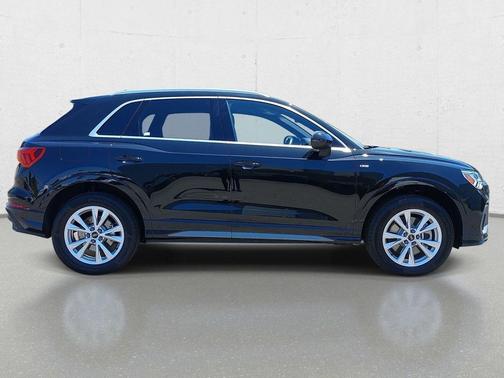 Mythos Black Metallic 2025 Audi Q3 Premium 45 TFSI S line quattro Tiptronic
