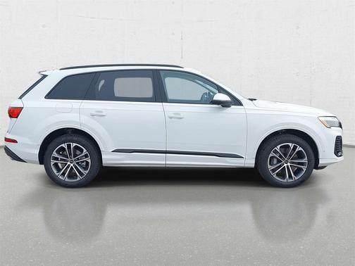 2026 Audi Q7 45 Premium