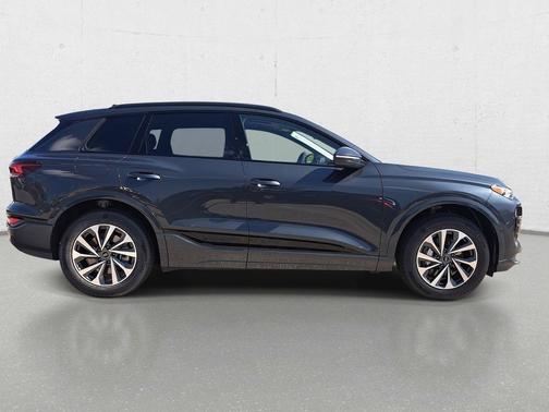 2025 Audi Q6 e-tron Premium quattro