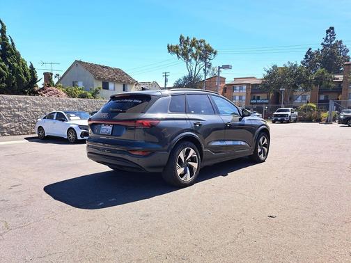 2025 Audi Q6 e-tron Premium Plus quattro