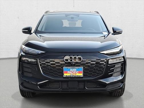 2025 Audi Q6 e-tron Premium quattro