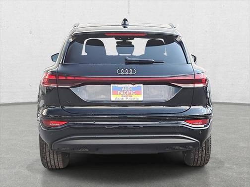 2025 Audi Q6 e-tron Premium quattro