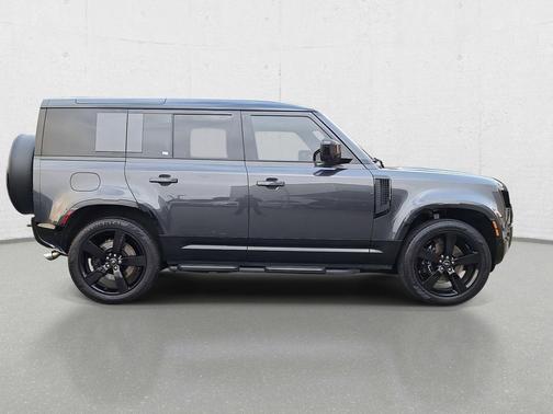 2025 Land Rover Defender 110 V8