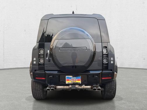 2025 Land Rover Defender 110 V8