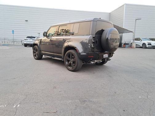 2025 Land Rover Defender 110 V8