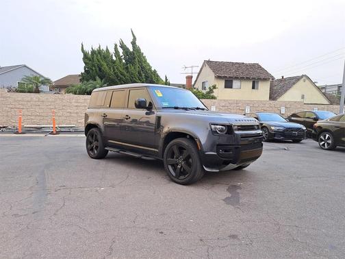 2025 Land Rover Defender 110 V8