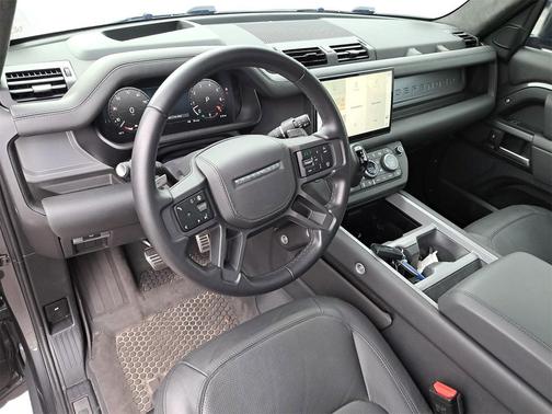 2025 Land Rover Defender 110 V8