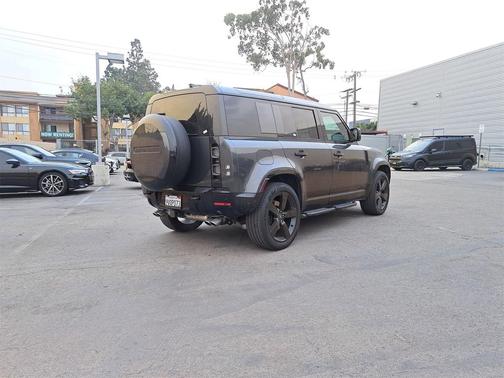 2025 Land Rover Defender 110 V8