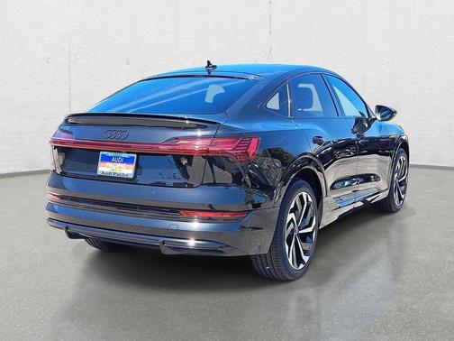 Mythos Black Metallic 2023 Audi e-tron Sportback S line Premium Plus