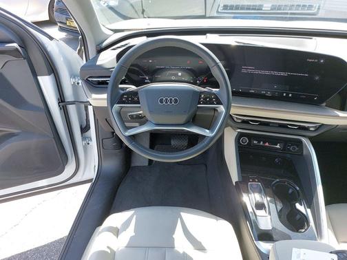 Glacier White Metallic 2025 Audi Q5 Premium TFSI quattro S tronic