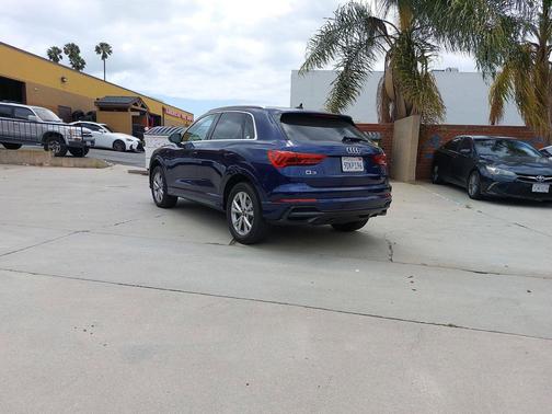 Navarra Blue Metallic 2022 Audi Q3 45 S line Premium
