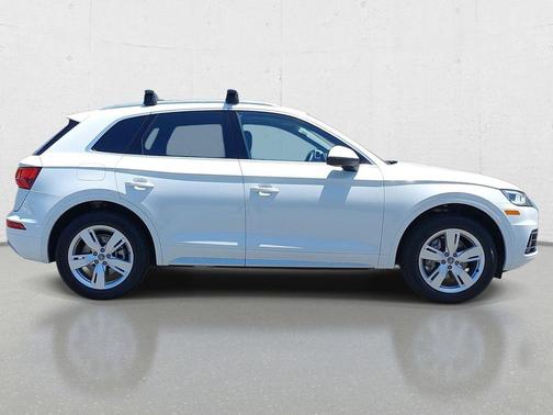 Glacier White Metallic 2019 Audi Q5 2.0T Premium Plus