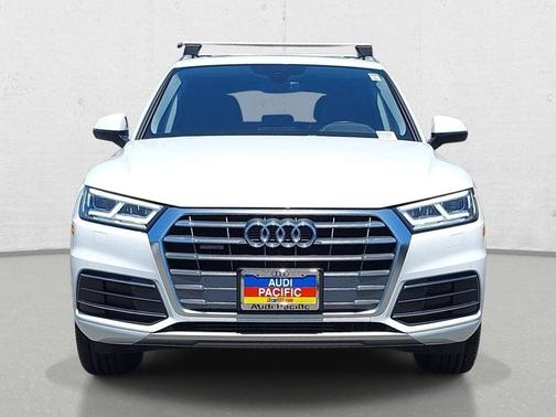 Glacier White Metallic 2019 Audi Q5 2.0T Premium Plus