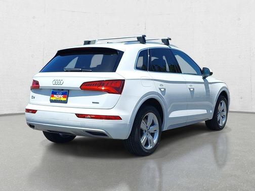 Glacier White Metallic 2019 Audi Q5 2.0T Premium Plus