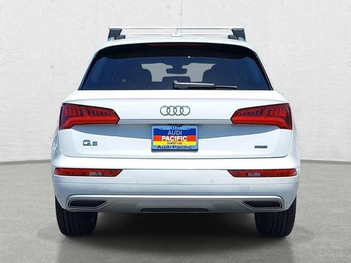 Glacier White Metallic 2019 Audi Q5 2.0T Premium Plus