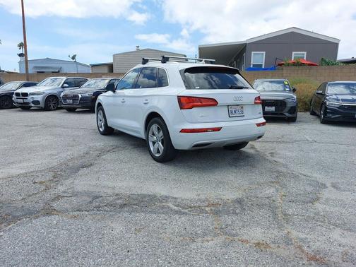 Glacier White Metallic 2019 Audi Q5 2.0T Premium Plus