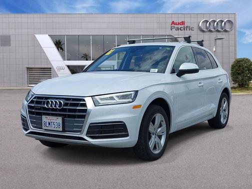 Glacier White Metallic 2019 Audi Q5 2.0T Premium Plus