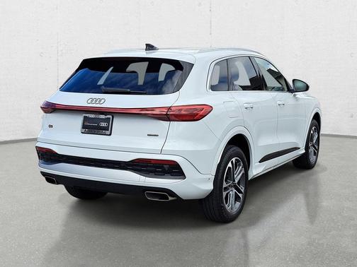 Glacier White Metallic 2025 Audi Q5 Premium TFSI quattro S tronic